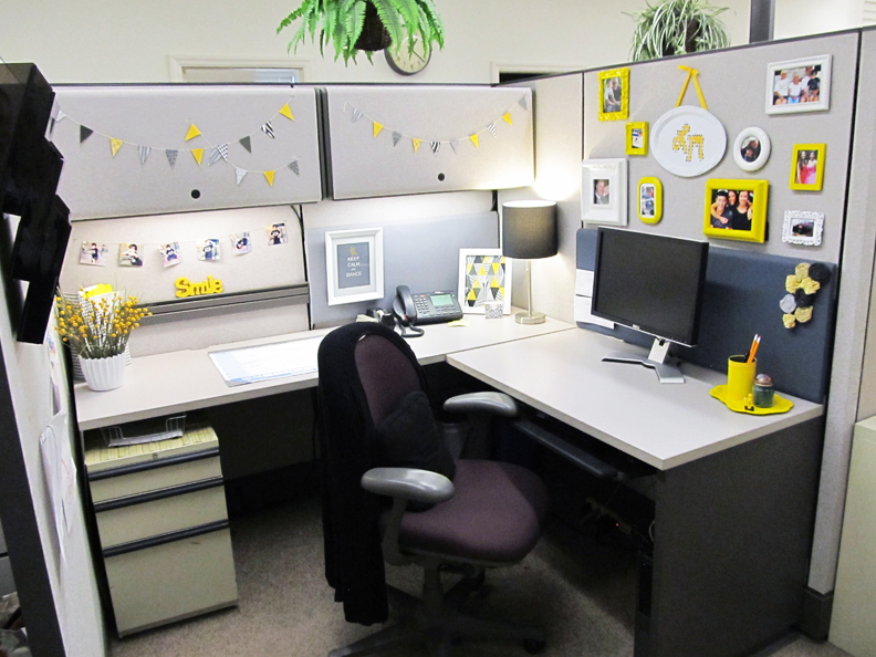 Decorate-your-office-desk